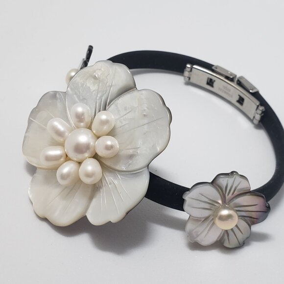 Natural Mother of Pearl Hand Carved Shells & Pearls Flower Bracelet - Vintage - Picture 9 of 10
